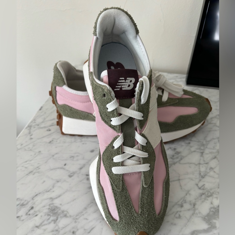 New Balance 327 Sneaker NEW Pink/Olive  8.5